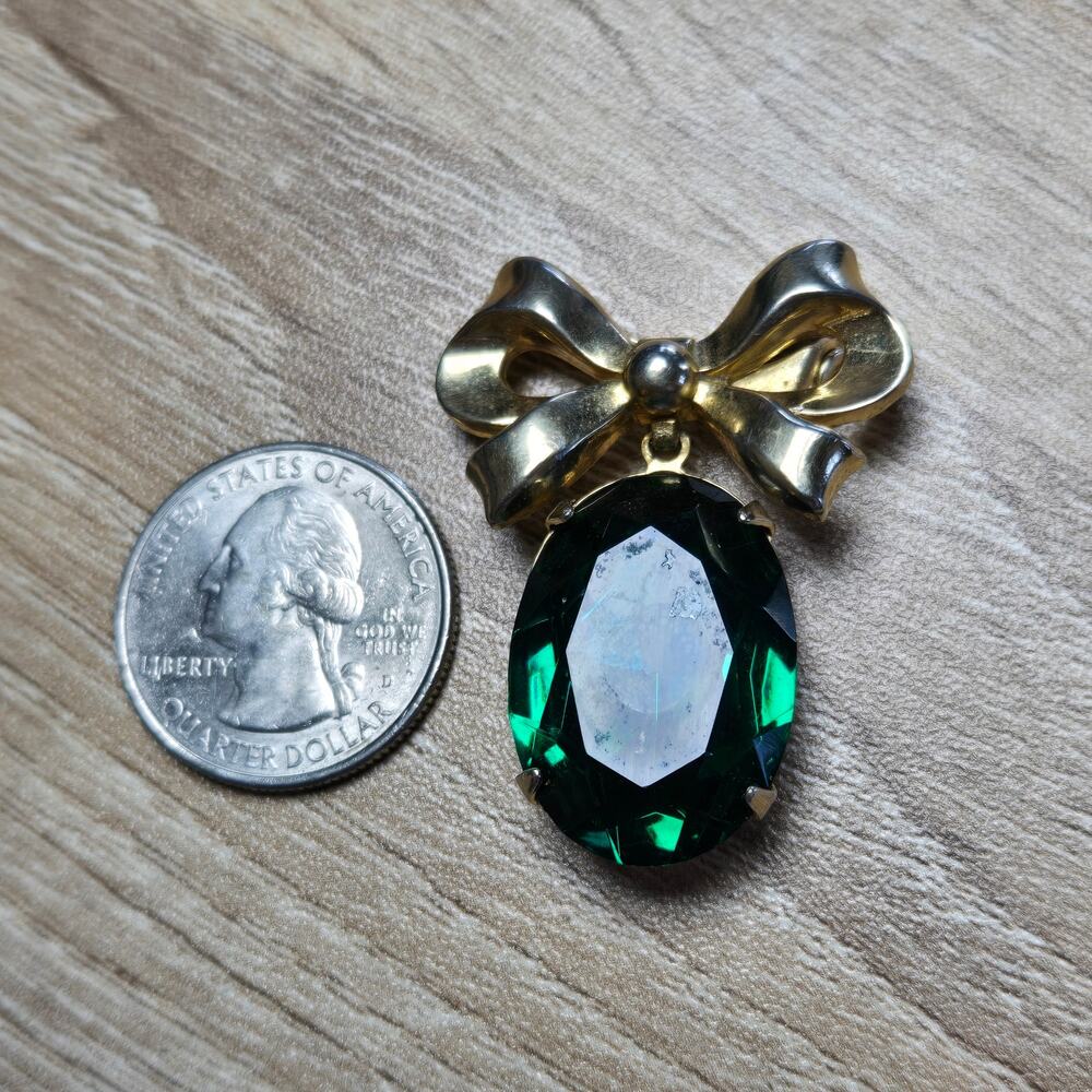 Vintage Emerald Green Gem Brooch with Bow